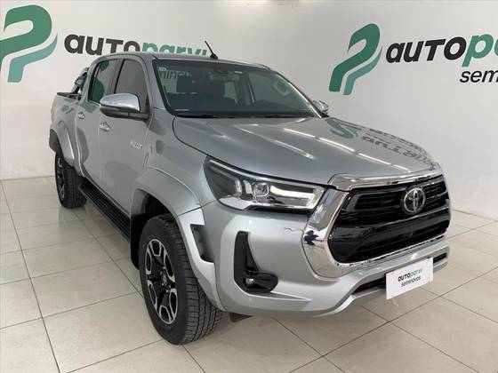 TOYOTA HILUX 2.8 D-4D TURBO DIESEL CD SRX PLUS 4X4 AUTOMÁTICO TOYOTA HILUX 2.8 D-4D TURBO DIESEL CD SRX PLUS 4X4 AUTOMÁTICO